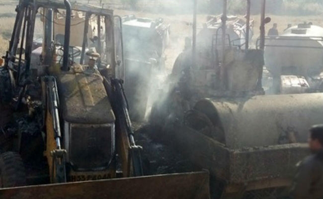 झारखंड की सीमा पर नक्सली हमला, 12 वाहनों को फूंका