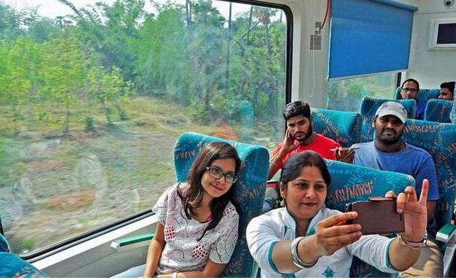 जुलाई में शुरू होगी डबल डेकर एसी ट्रेन