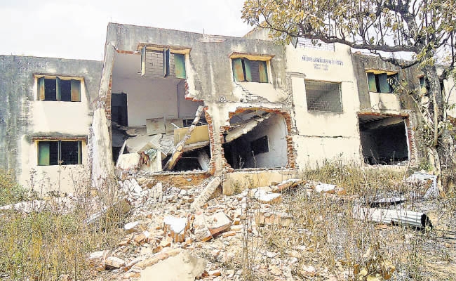 खूंटी के अड़की में माओवादियों का आतंक, उड़ा दिया स्कूल भवन