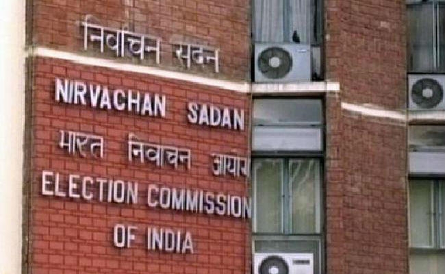 मतदाताओं को रिश्वत देने को लेकर आरोपित उम्मीदवारों की सदस्यता रद्द हो :चुनाव आयोग