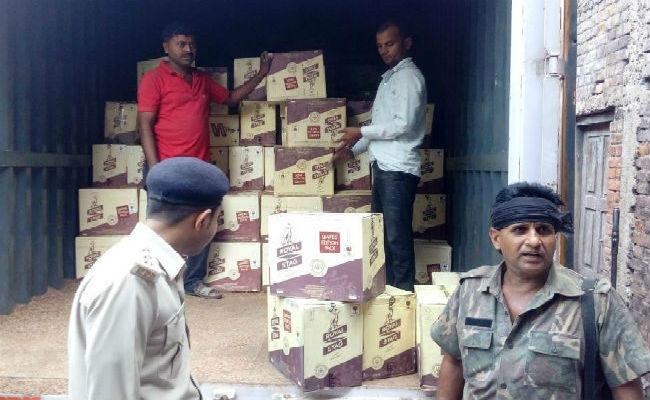 बिहार में चूहे पी रहे हैं करोड़ों की शराब, अब पुलिसवालों का होगा ब्रेथ एनलाइजिंग टेस्ट