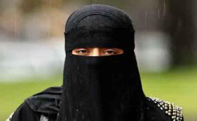 शराब पीने के लिए पत्नी ने नहीं दिये पैसे, पति ने बोला तीन बार तलाक