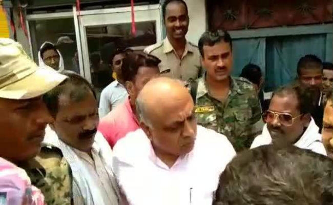 धनबाद मेयर चंद्रशेखर अग्रवाल ने ग्रामीणों से कहा – ”औकात में रहो”, बवाल, वीडियो