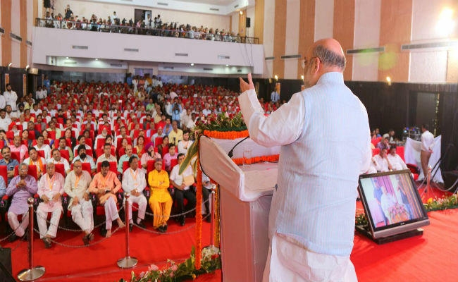बोले अमित शाह- बहुत ”चतुर” बनिया थे महात्मा गांधी