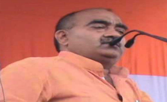 मध्य प्रदेश के कांग्रेसी नेता ने दिये विवादित बयान, कहा-राहुल भैया की अगुआर्इ में सरकार पर गोली चलायेगा किसान