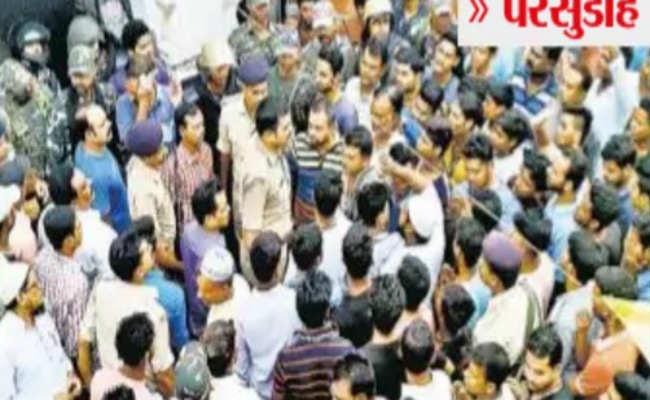 धार्मिक स्थल पर आपत्तिजनक सामान रखा, लोगों का हंगामा