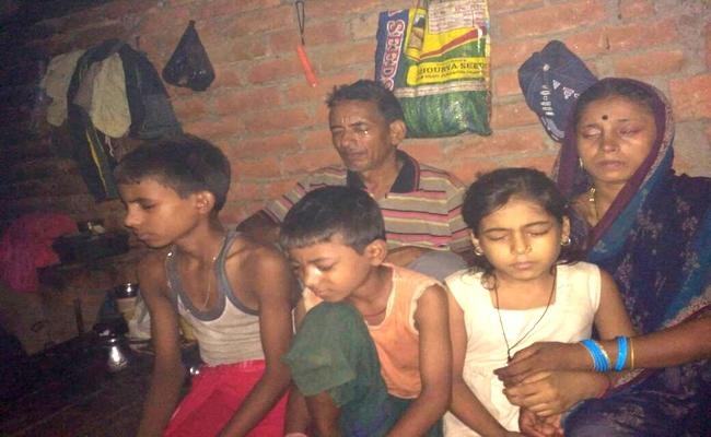 VIDEO : बक्सर में एक ही परिवार के 5 लोगों की आंखों की रोशनी अचानक चली गयी, क्या हुआ फिर…