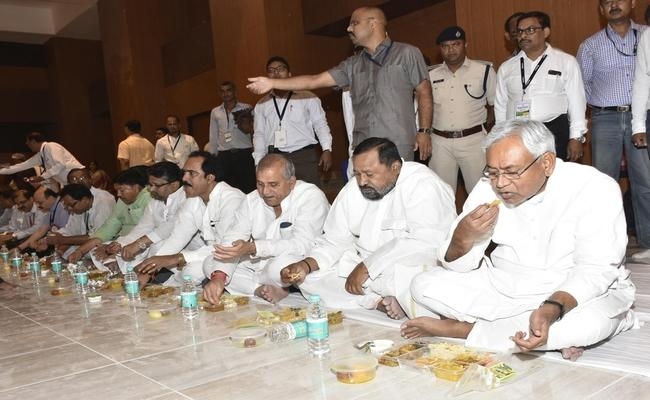 CM नीतीश का सबसे अलग है सियासी स्टाइल, किसी भी समस्या पर लेते हैं खुद का स्टैंड, पढ़ें