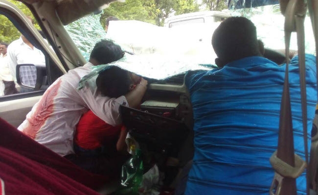 फुसरो-डुमरी रोड पर सड़क दुर्घटना में चार की मौत, 10 अस्पताल में कराये गये भर्ती