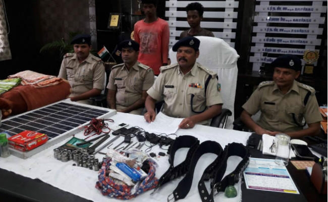 खूंटी में पुलिस ने पीएलएफआइ के दो सदस्यों को किया गिरफ्तार, कई चीजें बरामद