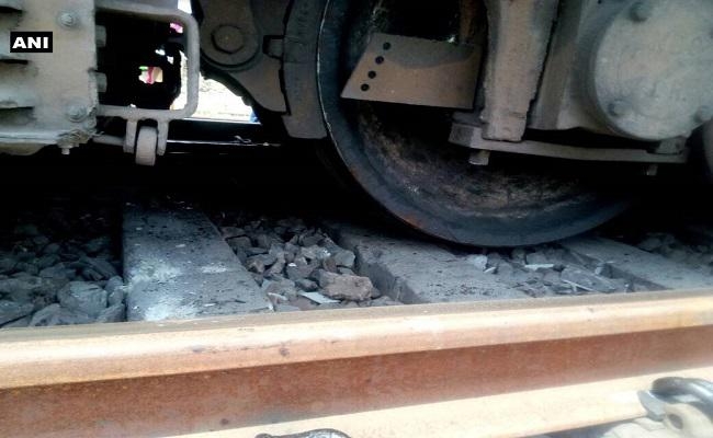 डेहरी स्टेशन के पास बरवाडीह-डेहरी पैसेंजर का इंजन पटरी से उतरा, परिचालन बाधित, कोई हताहत नहीं