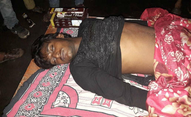 चतरा: पुलिस ने घर से निकालकर युवक को मारी गोली, मौत, गुस्से में ग्रामीण