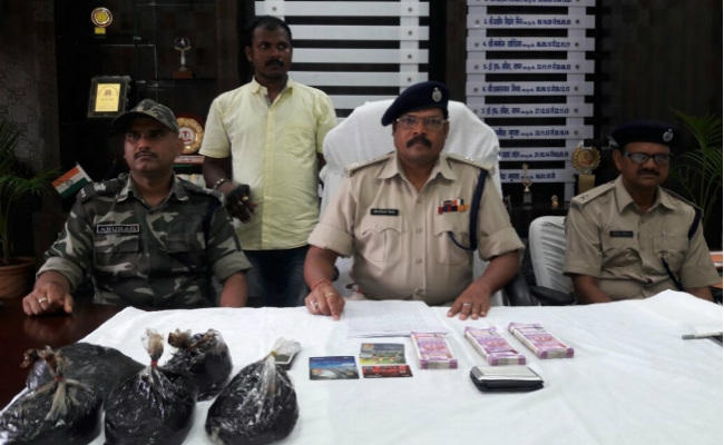 खूंटी पुलिस ने छापामारी कर जब्त किये छह लाख नकद व सवा पांच किलो अफीम
