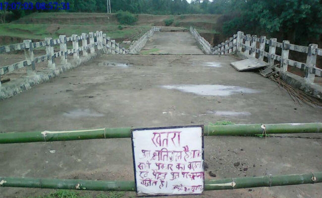 गुमला : मॉनसून की पहली बारिश में ही 1.12 करोड़ का पुल ध्वस्त, 2016 में ही बना था पुल