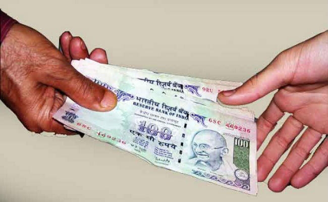 बिहार: गोपालगंज में जांच के नाम पर राजस्वकर्मी ने लिये घूस, निगरानी की टीम ने रंगे हाथों दबोचा