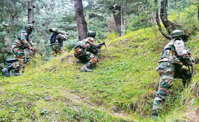 कश्मीर: घुसपैठ की कोशिश नाकाम, सुरक्षाबलों ने मार गिराये तीन आतंकी
