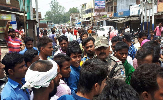 बेरमो : कथारा में आपत्तिजनक स्थिति में पकड़े गये युवक-युवती, बवाल, तनाव के बाद सामान्य हो रहे हालात, Photos
