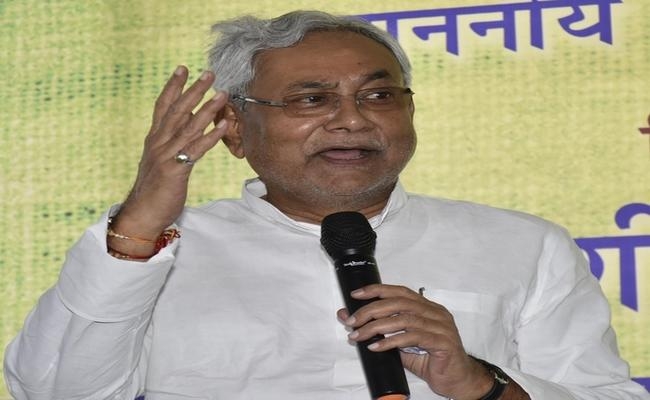 बिहार वृक्ष दिवस पर बोले नीतीश, मैंने चौथी कक्षा में पहली बार चप्पल पहना था