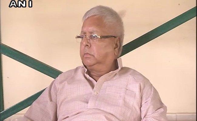 लालू ने कहा -शरद यादव पर बोतल, अंडा और चप्पल फेंकवाने की तैयारी, नीतीश खतरों से खेल रहे हैं