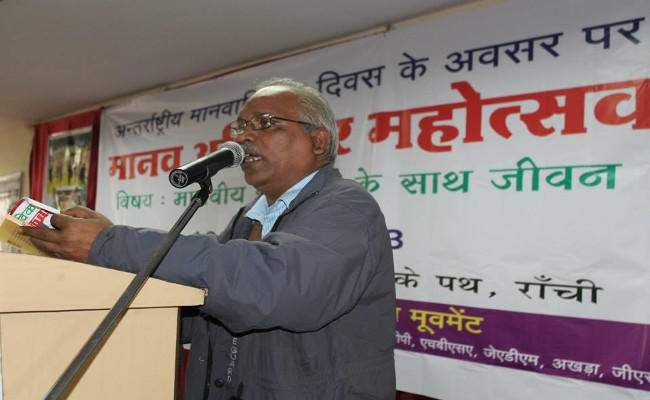 पुस्तक पर प्रतिबंध से नहीं बदलेगी लेखक की मानसिकता, संवाद होना चाहिए : एके पंकज