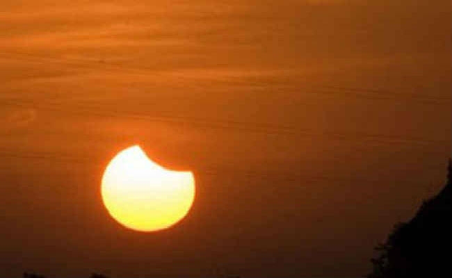 रात में 9.15 बजे से शुरू होगा सूर्यग्रहण, जानें क्या करें और किस चीज से बचें