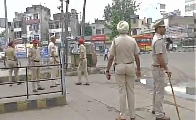 LIVE Panchkula : पंजाब-हरियाणा-दिल्ली में डेरा समर्थकों की हिंसा, 18 की मौत, 200 घायल, दिल्ली में ट्रेन-बसों में आग, हरियाणा में 1000 प्रदर्शनकारी गिरफ्तार