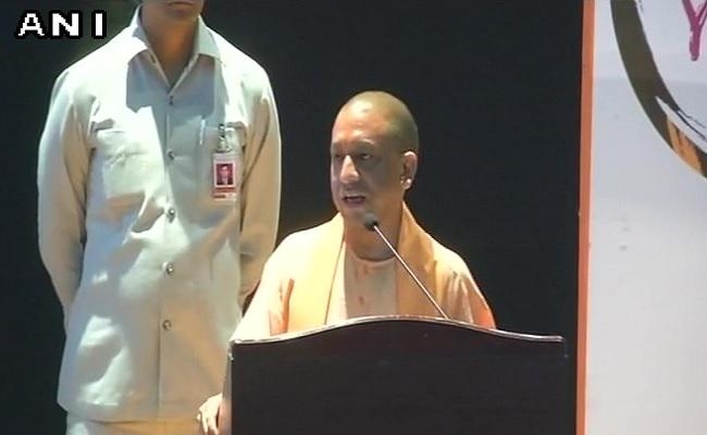 सीएम योगी बोले, कहीं लाेग दो साल के होते ही अपने बच्चे को सरकार के भरोसे न छोड़ दें