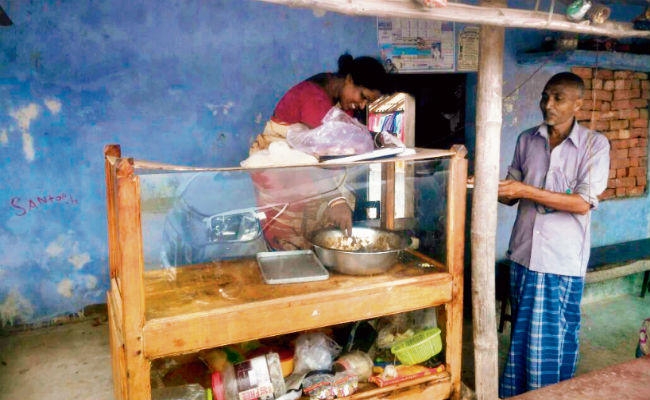 शराबबंदी के डेढ़ साल बाद : खोला ढाबा, घर में लौटीं खुशियां