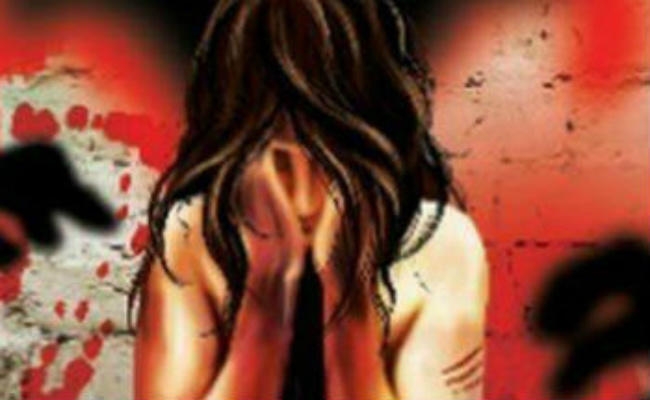 दुमका के निर्भया कांड मामले में अबतक दर्जन भर अरेस्ट, महिला आयोग की सदस्य पहुंचीं दुमका, VIDEO