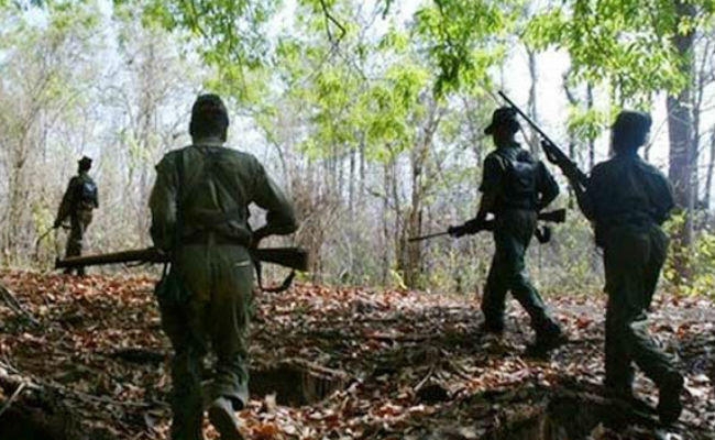 पेट्रोल पंप में तेल भरा रहे थे, पुलिस ने पीएलएफआइ के दो उग्रवादियों को दबोचा