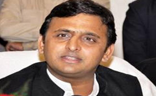 वंशवाद के बयान पर अखिलेश ने किया राहुल का बचाव