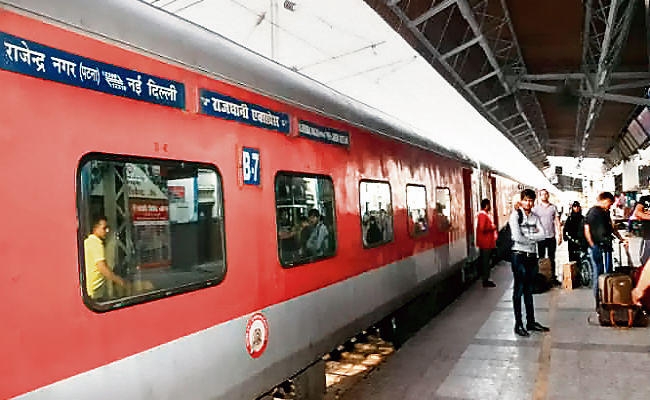 BIHAR : जानिए क्यों फ्लैक्सी फेयर से राजधानी एक्स के यात्री घटे, बर्थ जा रहीं खाली