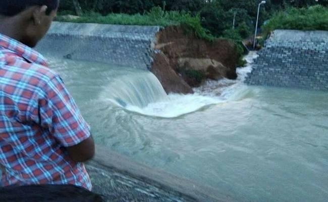 VIDEO : बिहार में ट्रायल रन के दौरान गंगा पंप नहर योजना के बांध की टूटी दीवार, राजनीति तेज
