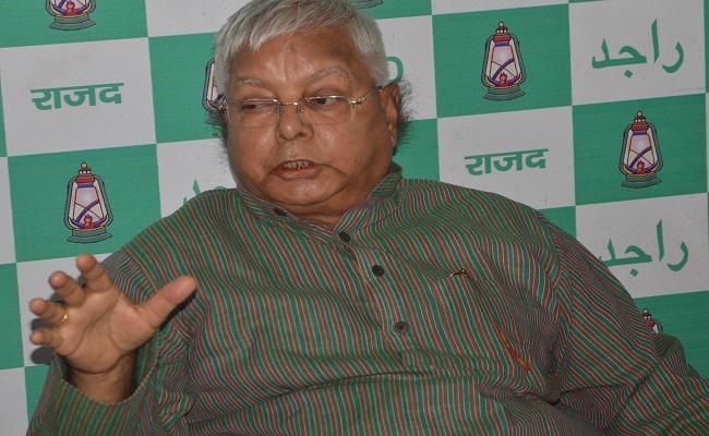 बिहार में उद्घाटन के पहले बांध टूटने पर लालू का सवाल, अब क्या घड़ियाल ने तोड़ दिया डैम