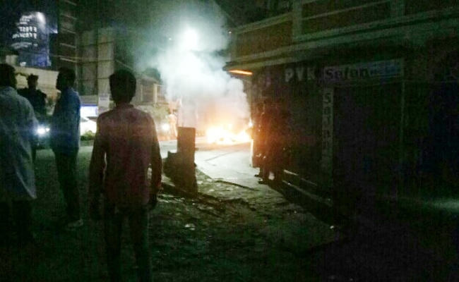 Jharkhand : दशहरा से पहले रांची में माहौल बिगाड़ने की कोशिश, डोरंडा में झड़प, बाइक जलायी