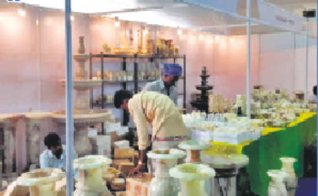 दो देशों में जारी भारी तनाव के बीच सिलीगुड़ी पहुंचे पाकिस्तानी उत्पाद