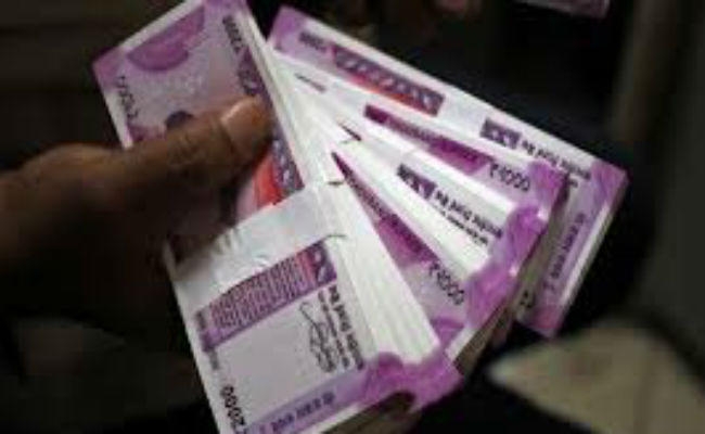 कोरोना ने किया रुपया का बुरा हाल, पहली बार डॉलर के मुकाबले 75 के नीचे