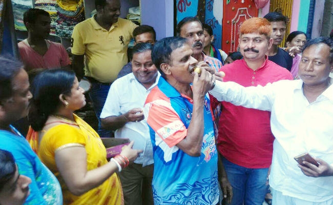 ”बिहारी” हैं डेब्यू टेस्ट में शतक ठोंकनेवाले मुंबई निवासी पृथ्वी शॉ, शतक ठोंकने पर पैतृक गांव में मना जश्न