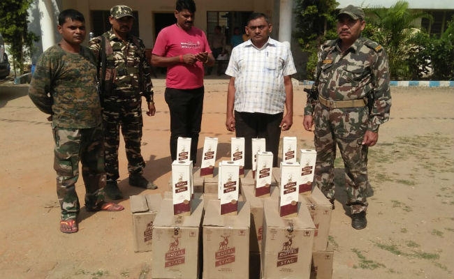 गोरहर थाना ने भारी मात्रा में अवैध अंग्रेजी शराब लदा वाहन किया जब्त