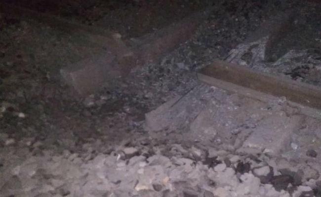 नक्सलियों ने चौधरीबांध में रेल पटरी उड़ायी, रेल सेवा प्रभावित