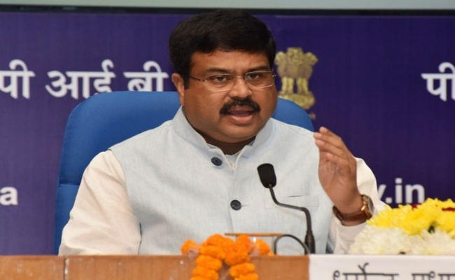 धर्मेंद्र प्रधान ने कहा, ईरान का बाजार से हटने की घबराहट में बढ़ रहे कच्चे तेल के दाम