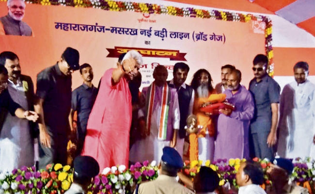 …जब महाराजगंज-मशरख नयी रेललाइन पर दौड़ी ट्रेन
