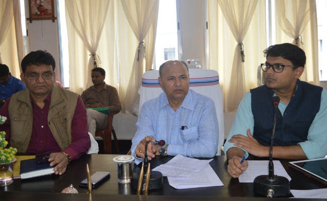 उपायुक्त ने दिया श्रम अधीक्षक का एक दिन का वेतन काटने का निर्देश