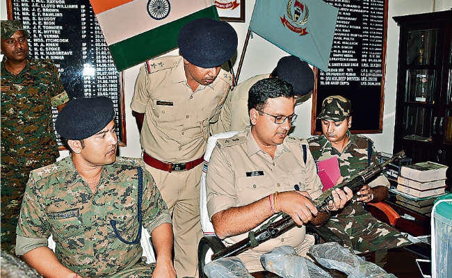 रांची : टीपीसी के चार उग्रवादी एके-56 के साथ गिरफ्तार, चान्हो से तीन, बालूमाथ से एक पकड़े गये