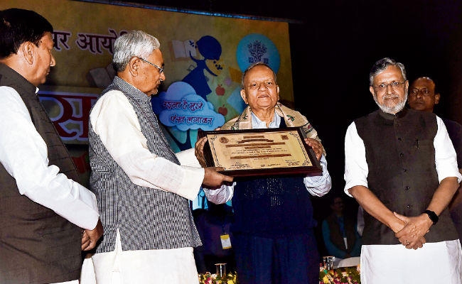 पटना : नयी पीढ़ी के विकास व सोच से बदलेगा समाज वैमनस्य फैलाने वालों से रहें हमेशा सावधान : नीतीश कुमार