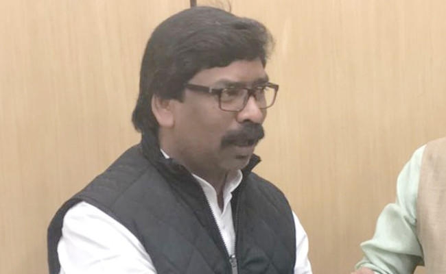 रांची : बाहरी को स्थापित कर वोट बैंक बढ़ाने में लगी है सरकार: हेमंत सोरेन