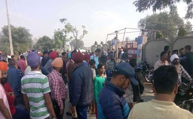 मोटरसाइकिल सवार दो लोगों ने हथगोला फेंका : अमृतसर हमले के प्रत्यक्षदर्शी
