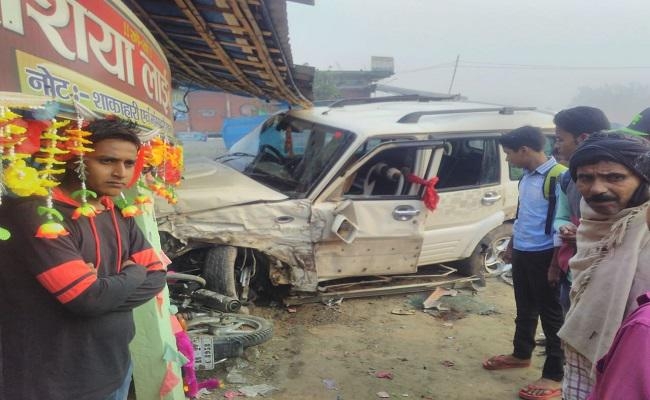 हाइवे पर फटा तेज रफ्तार स्कॉर्पियो का टायर और फिर…