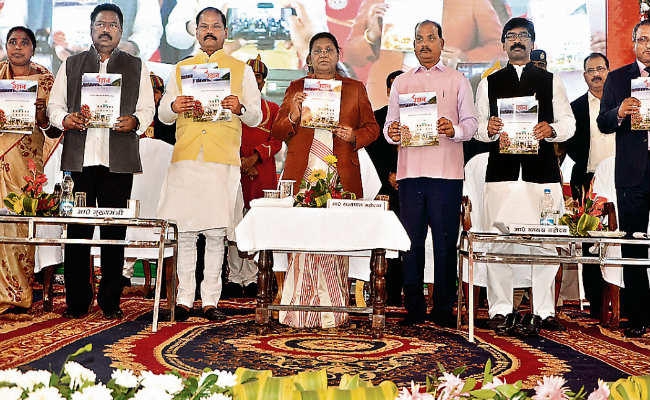 झारखंड विधानसभा की 18वीं वर्षगांठ समारोह का हुआ आयोजन, गवर्नर द्रौपदी मुर्मू ने कहा, रचनात्मक भूमिका निभाये विपक्ष