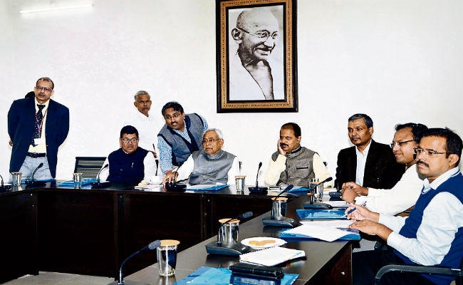 पटना : नलकूप की जांच रिपोर्ट 15 दिनों में मिले अवहेलना करने वालों पर हो कार्रवाई
